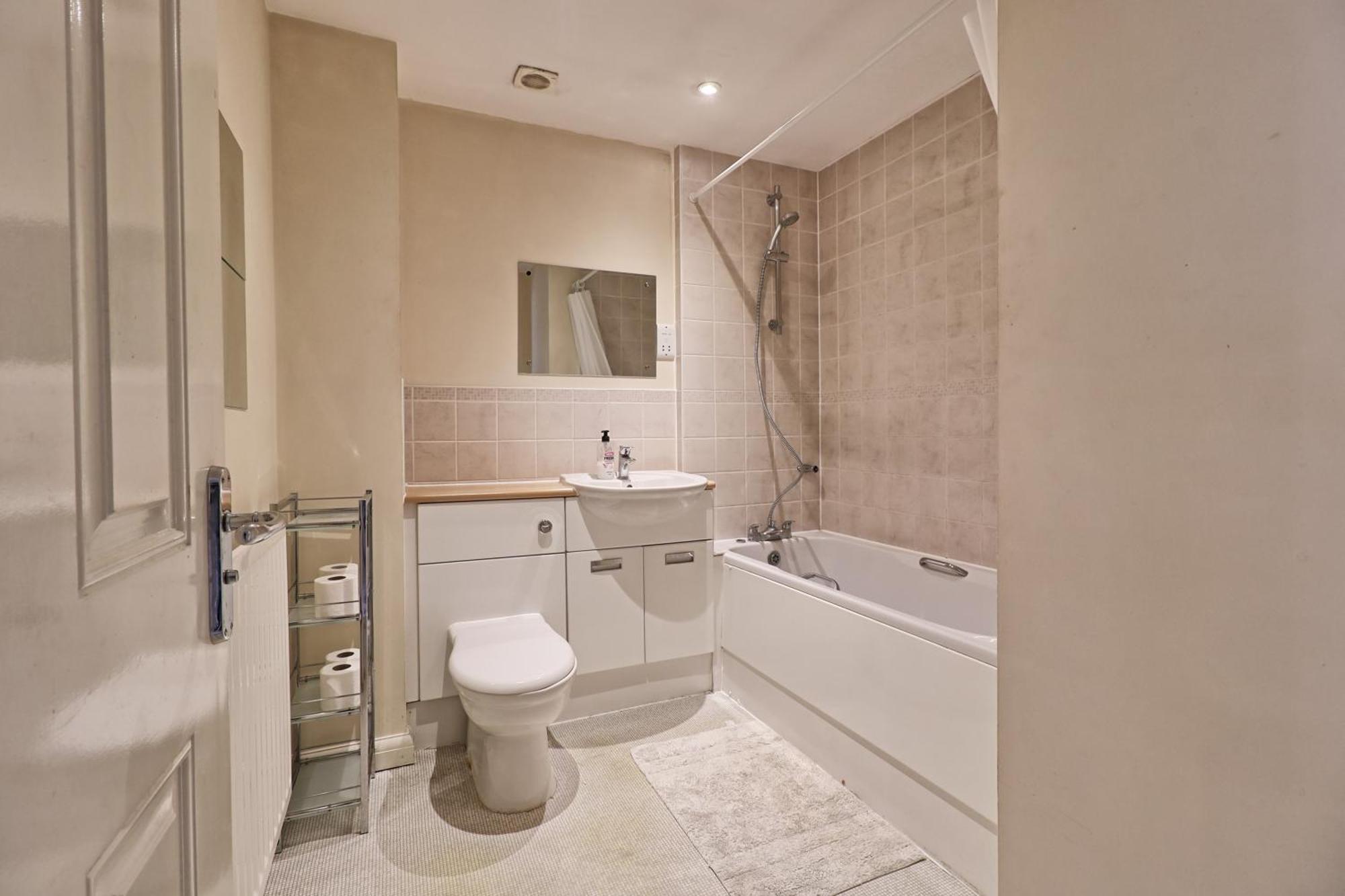 By Buildersbeds - Paignton House 4 Bedrooms Harold Wood Esterno foto