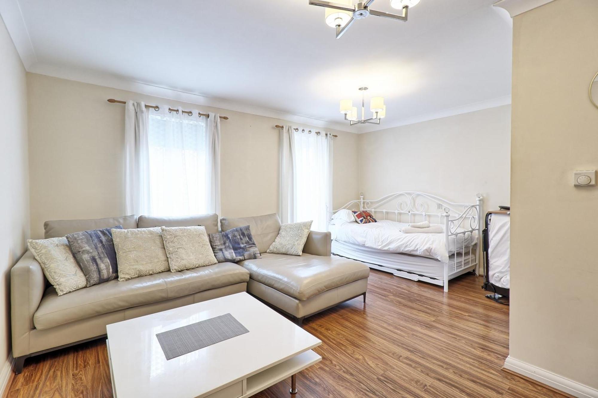 By Buildersbeds - Paignton House 4 Bedrooms Harold Wood Esterno foto