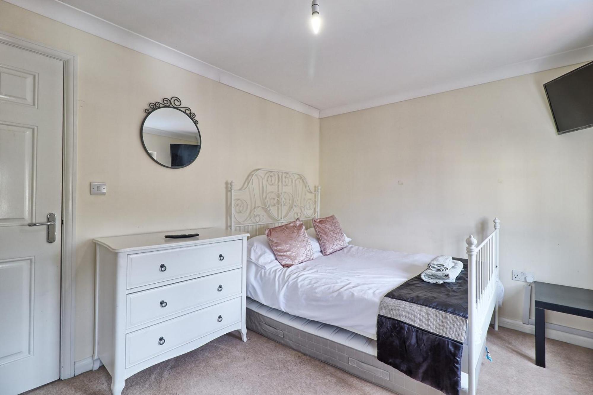 By Buildersbeds - Paignton House 4 Bedrooms Harold Wood Esterno foto