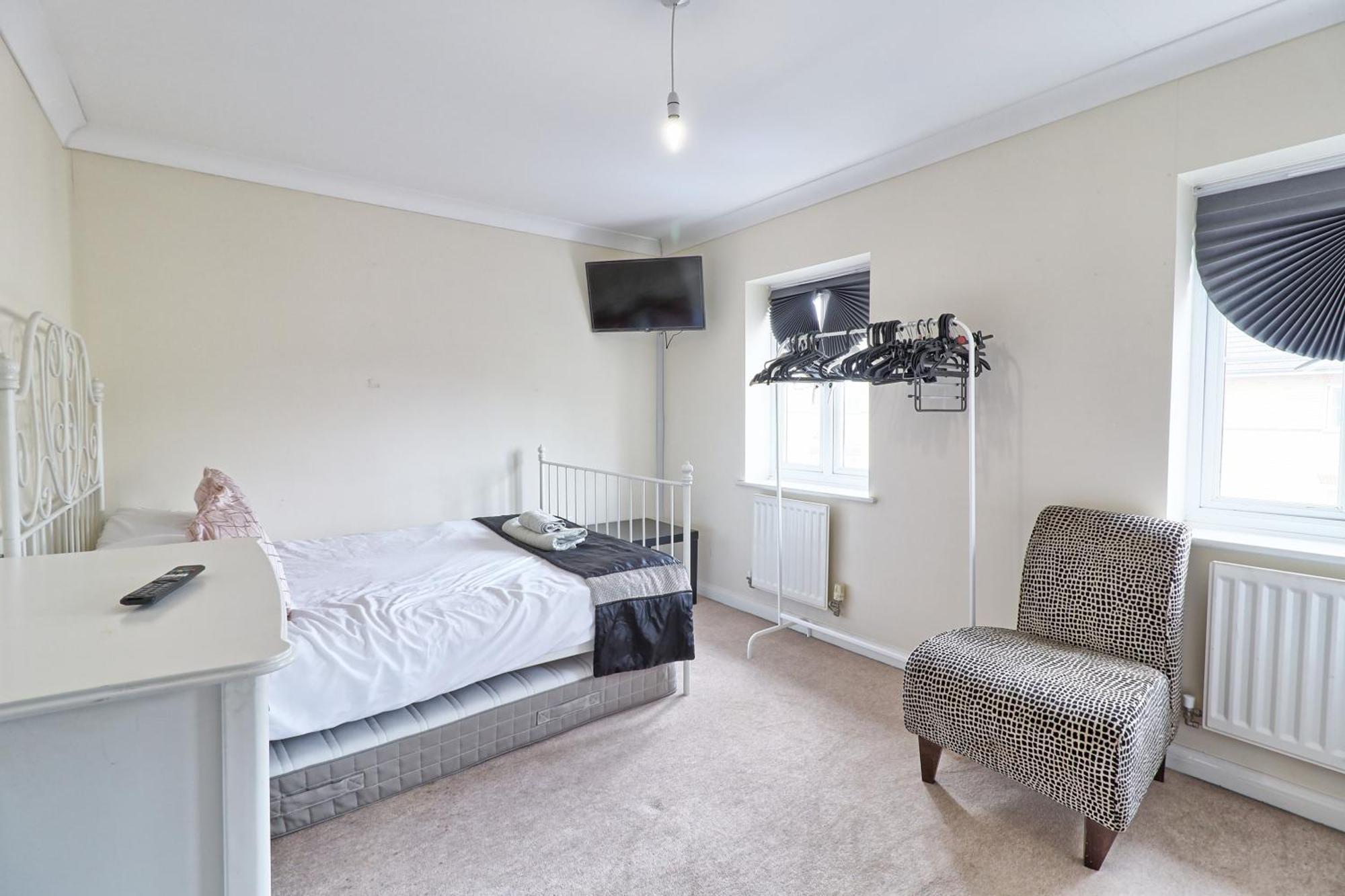 By Buildersbeds - Paignton House 4 Bedrooms Harold Wood Esterno foto