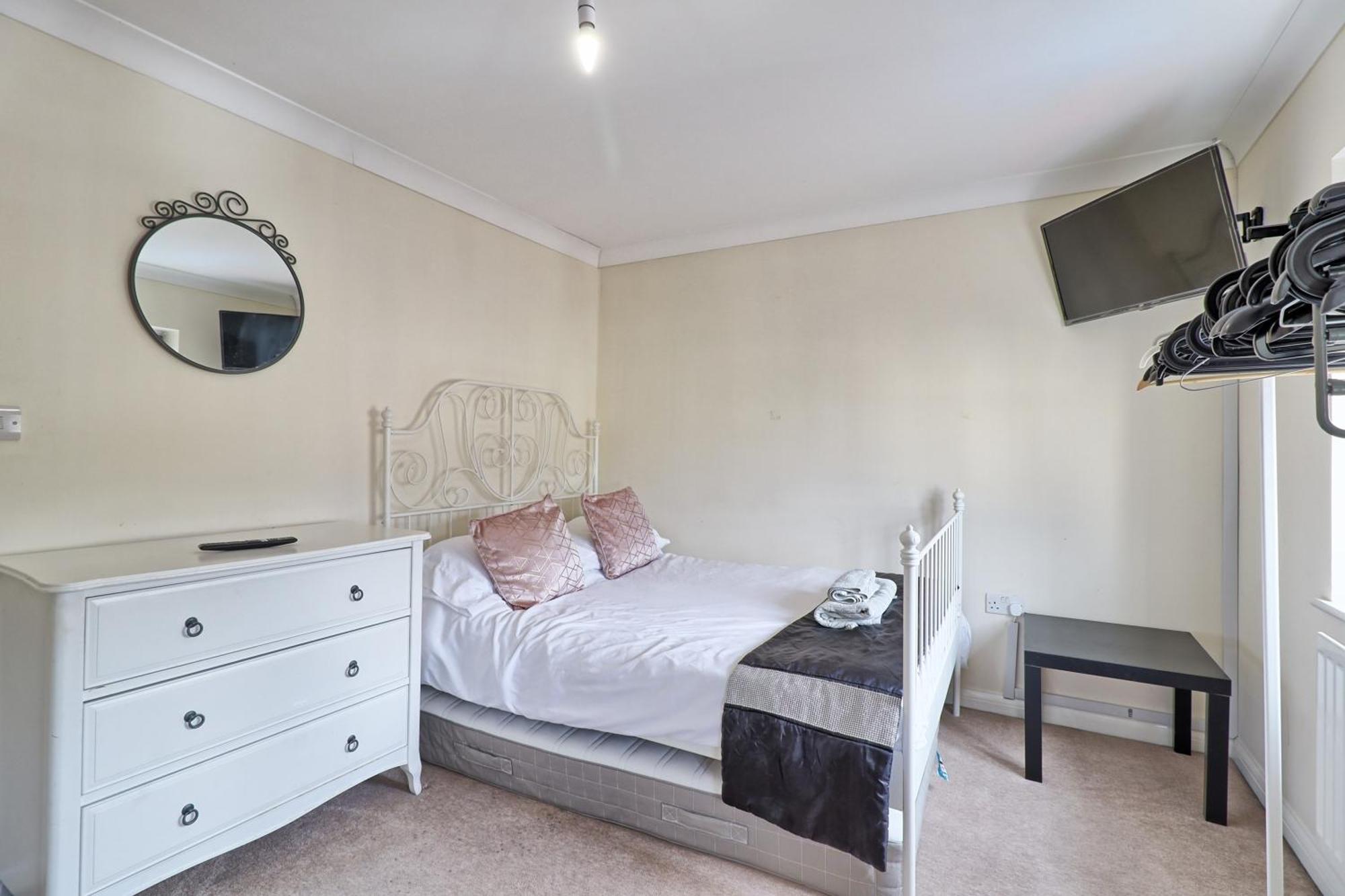 By Buildersbeds - Paignton House 4 Bedrooms Harold Wood Esterno foto