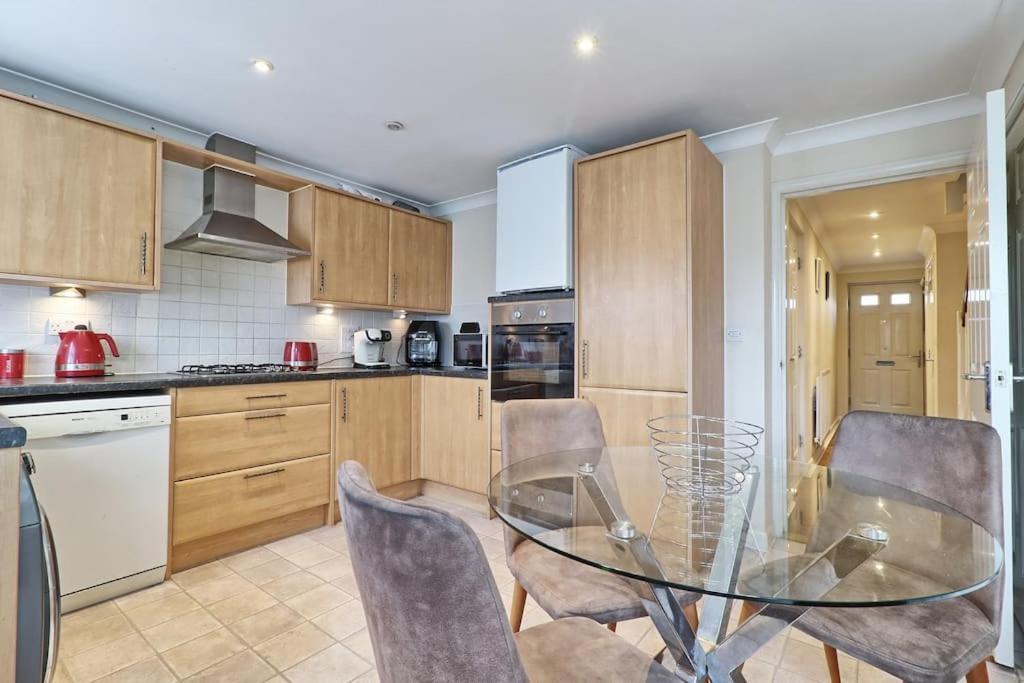 By Buildersbeds - Paignton House 4 Bedrooms Harold Wood Esterno foto