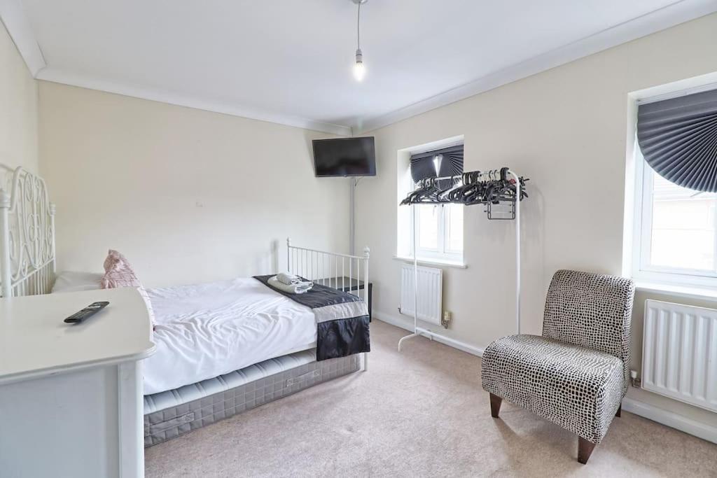 By Buildersbeds - Paignton House 4 Bedrooms Harold Wood Esterno foto