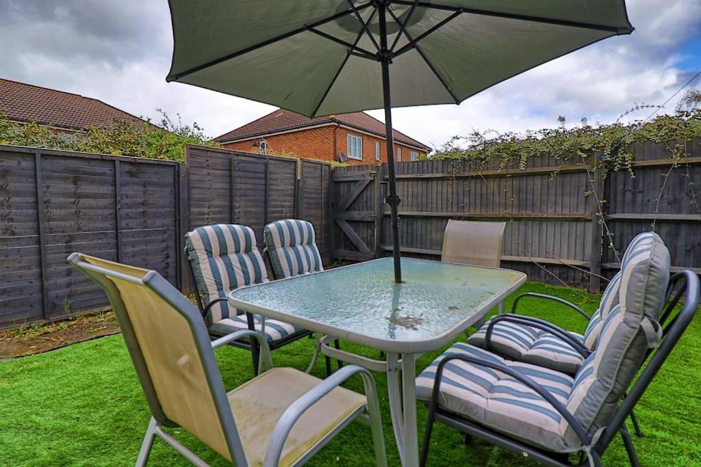 By Buildersbeds - Paignton House 4 Bedrooms Harold Wood Esterno foto